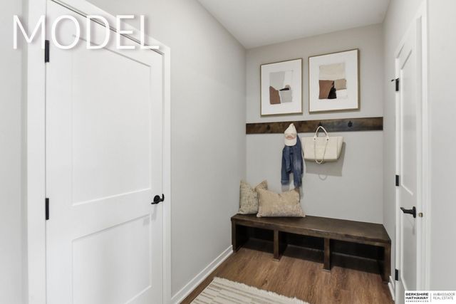 5731 Kestrel Parkway, Elkhorn, NE 68022