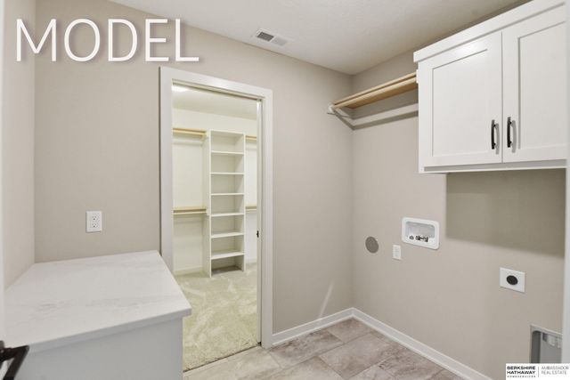 5731 Kestrel Parkway, Elkhorn, NE 68022