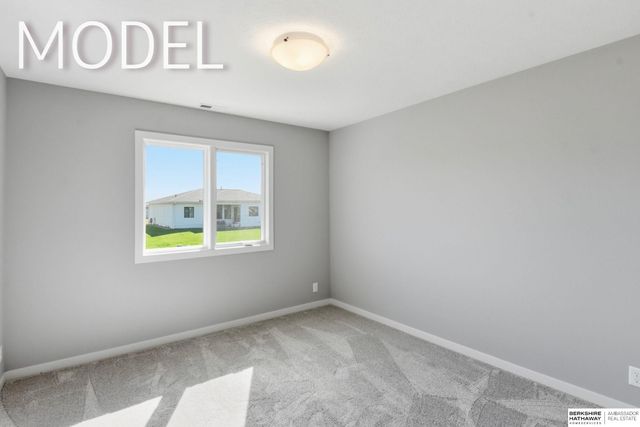 5731 Kestrel Parkway, Elkhorn, NE 68022