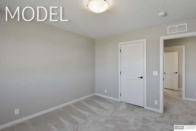 5731 Kestrel Parkway, Elkhorn, NE 68022