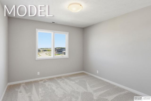 5731 Kestrel Parkway, Elkhorn, NE 68022