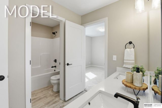5731 Kestrel Parkway, Elkhorn, NE 68022