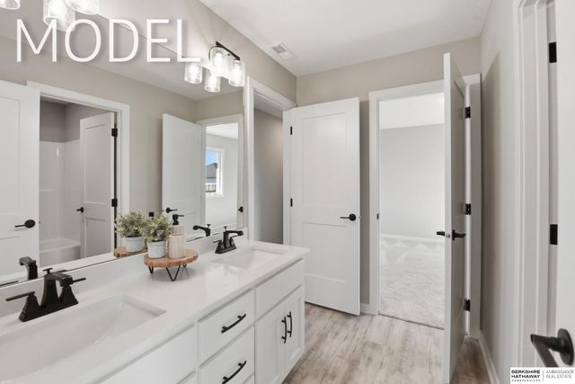 5731 Kestrel Parkway, Elkhorn, NE 68022