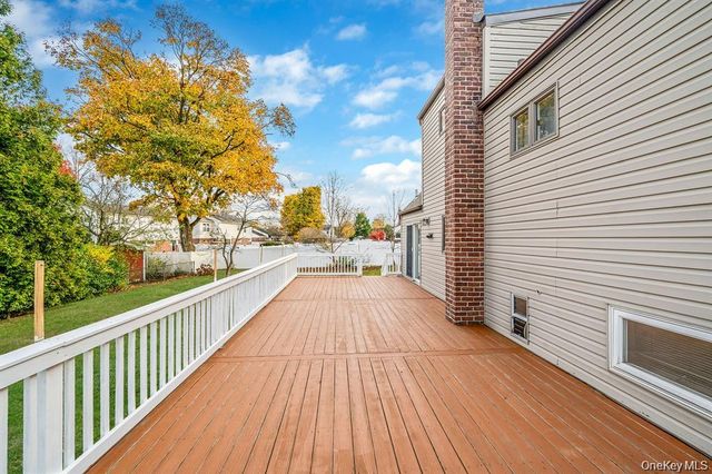 4 Sibley Place, Huntington Station, NY 11746