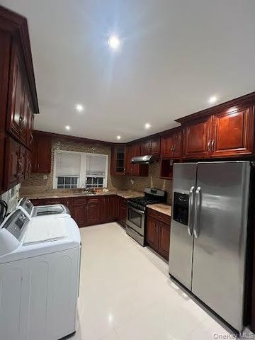 8252 257th Street, Glen Oaks, NY 11004