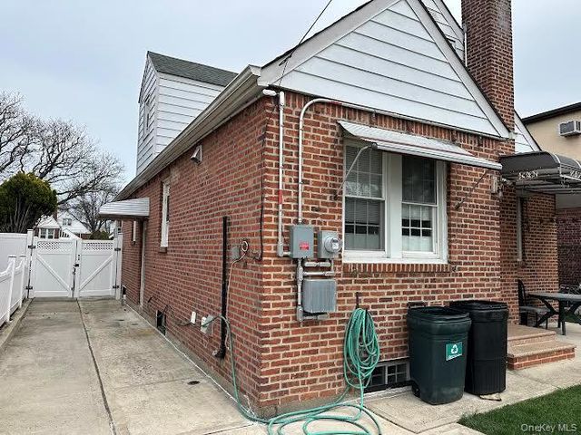 8252 257th Street, Glen Oaks, NY 11004