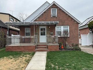 8252 257th Street, Glen Oaks, NY 11004
