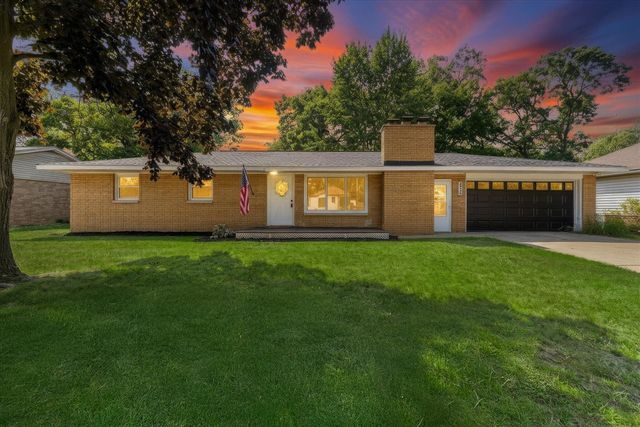 3555 Chippewa Drive, Norton Shores, MI 49441