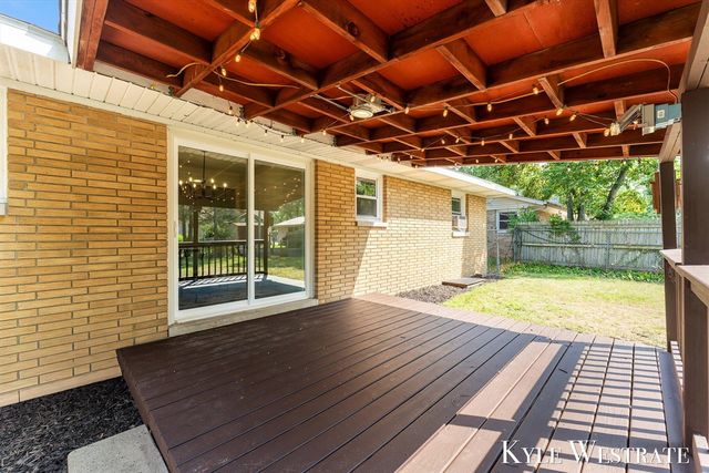3555 Chippewa Drive, Norton Shores, MI 49441