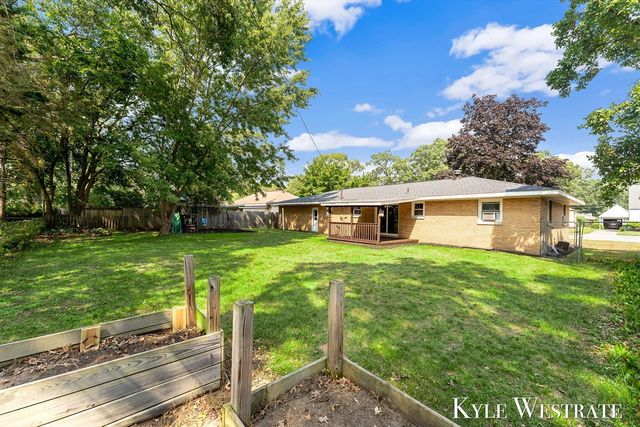 3555 Chippewa Drive, Norton Shores, MI 49441