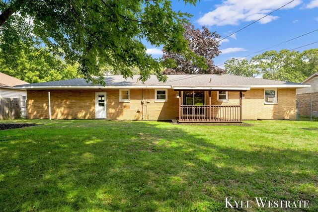 3555 Chippewa Drive, Norton Shores, MI 49441