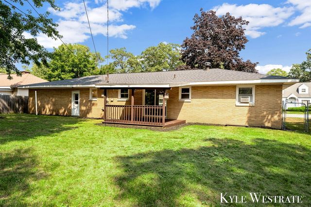 3555 Chippewa Drive, Norton Shores, MI 49441