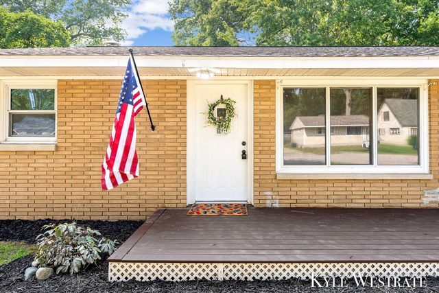 3555 Chippewa Drive, Norton Shores, MI 49441