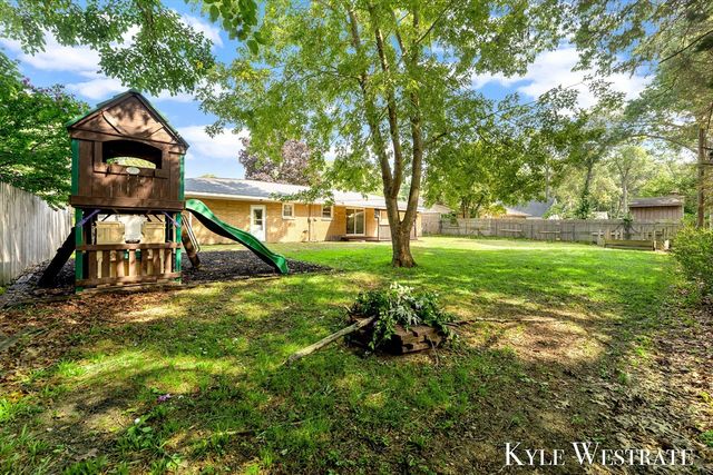 3555 Chippewa Drive, Norton Shores, MI 49441