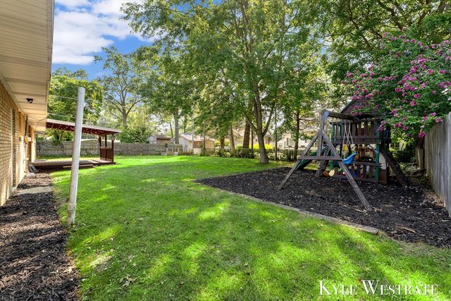 3555 Chippewa Drive, Norton Shores, MI 49441