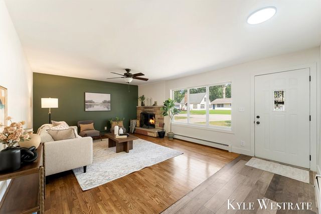 3555 Chippewa Drive, Norton Shores, MI 49441
