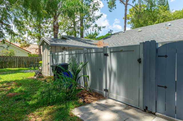 1073 Goldenrod Road, Wellington, FL 33414