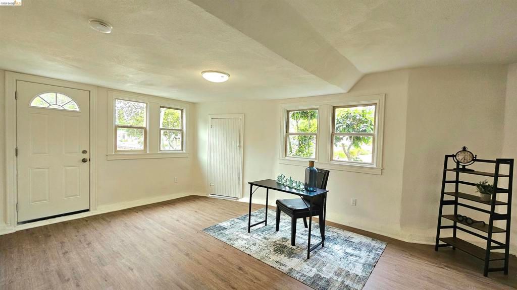 Image 18 of property listing at 1404 Pine St, Martinez, CA 94553
