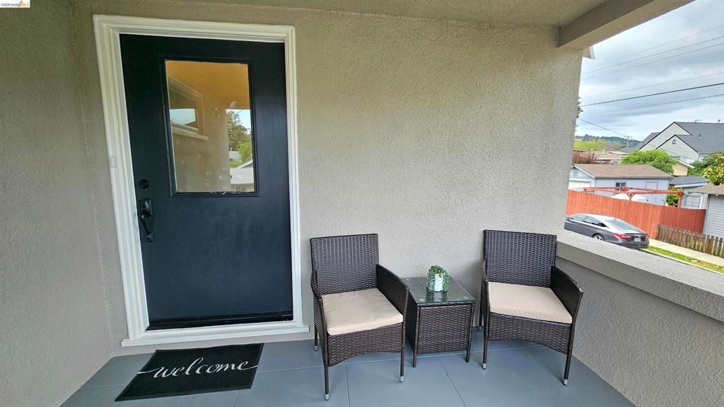 Image 3 of property listing at 1404 Pine St, Martinez, CA 94553