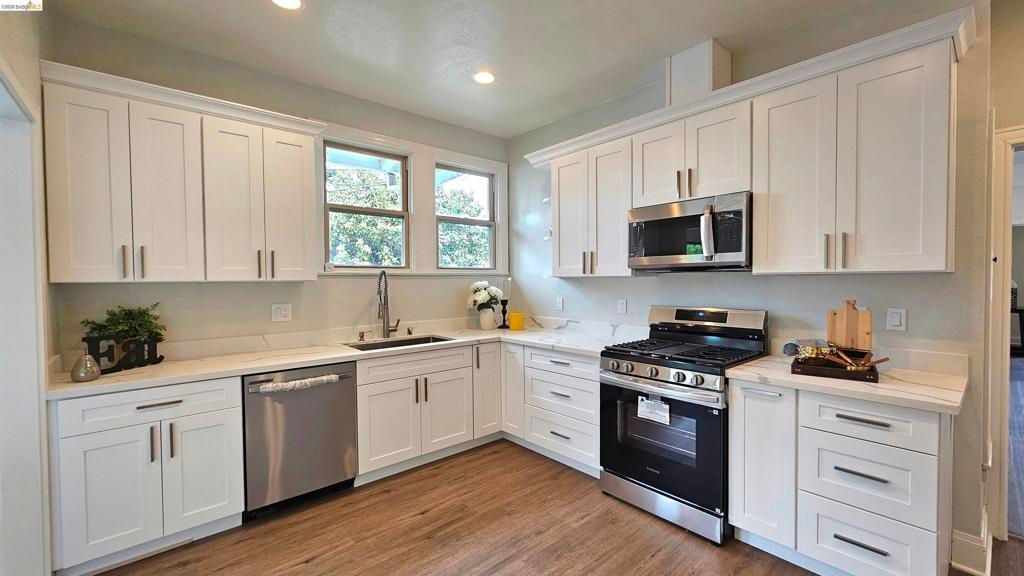 Image 8 of property listing at 1404 Pine St, Martinez, CA 94553