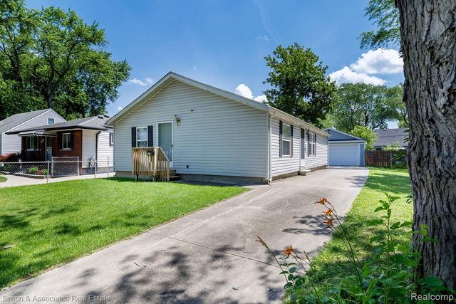 4995 Croissant Street, Dearborn Heights, MI 48125