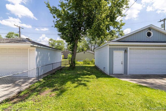 4995 Croissant Street, Dearborn Heights, MI 48125