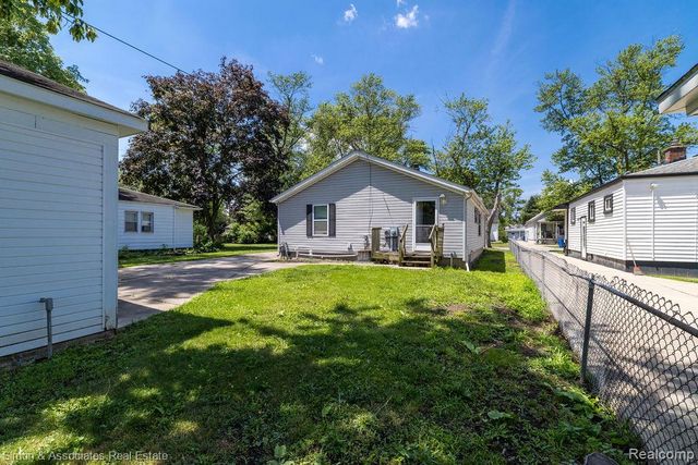 4995 Croissant Street, Dearborn Heights, MI 48125