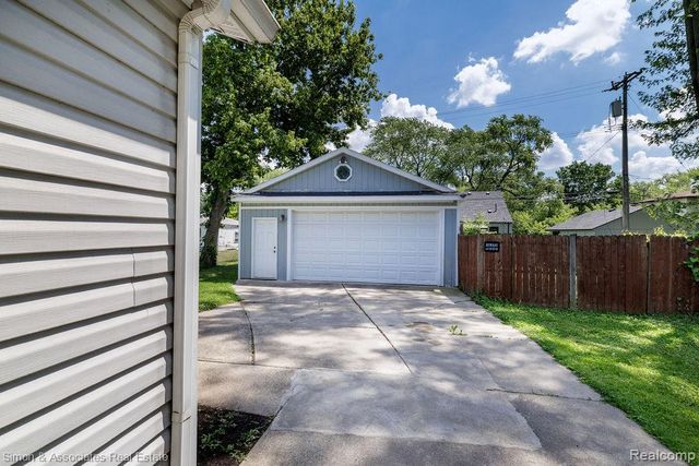 4995 Croissant Street, Dearborn Heights, MI 48125