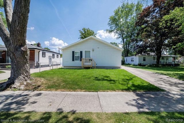 4995 Croissant Street, Dearborn Heights, MI 48125