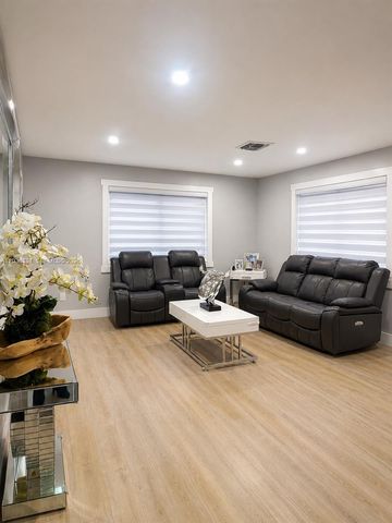 4280 NW 171st St, Miami Gardens, FL 33055