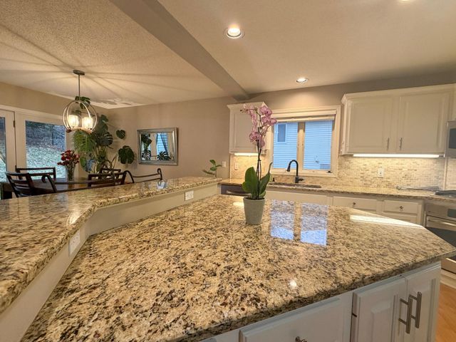 2014 Fox Valley Drive SW, Rochester, MN 55902