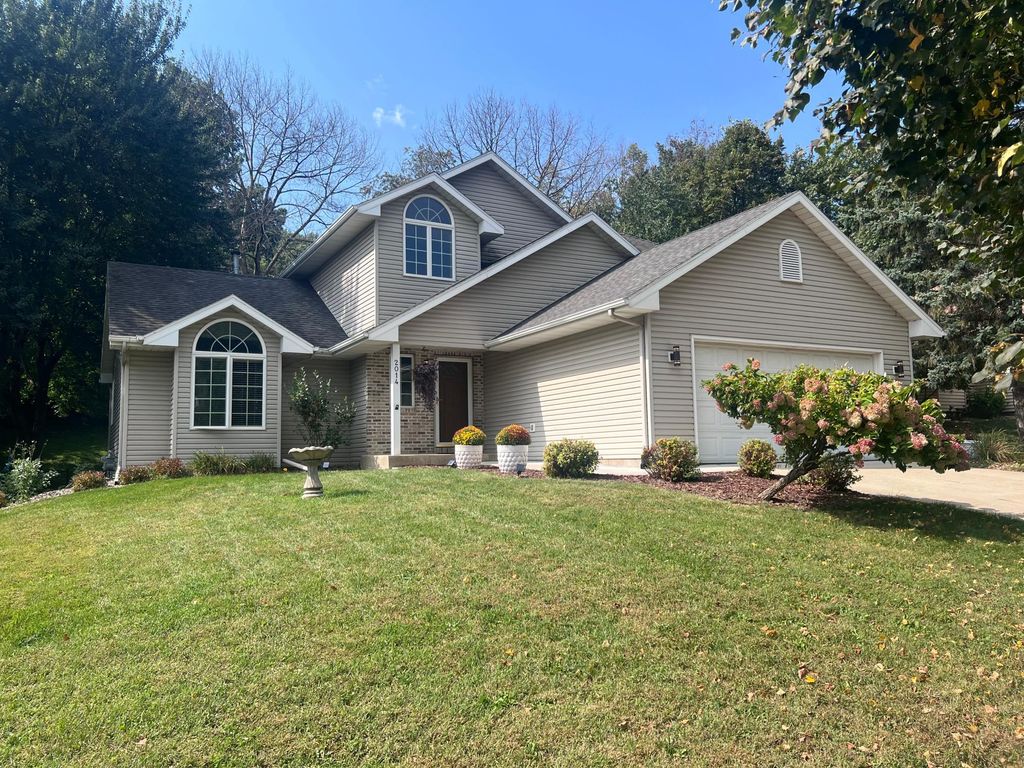 2014 Fox Valley Drive SW, Rochester, MN 55902