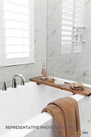 450 Cleveland Way, New Braunfels, TX 78130