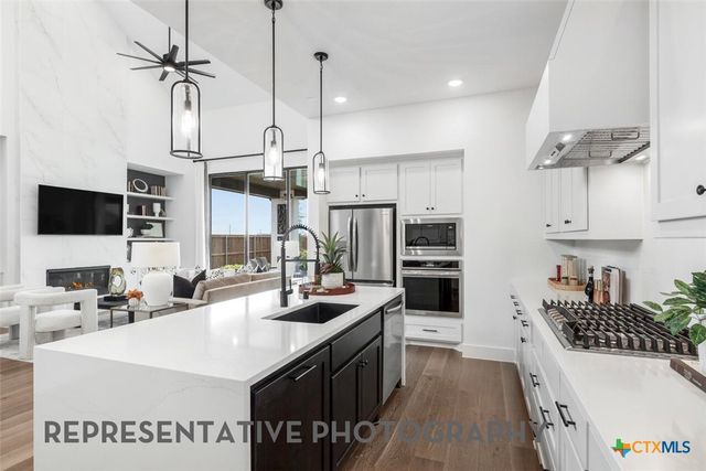 450 Cleveland Way, New Braunfels, TX 78130