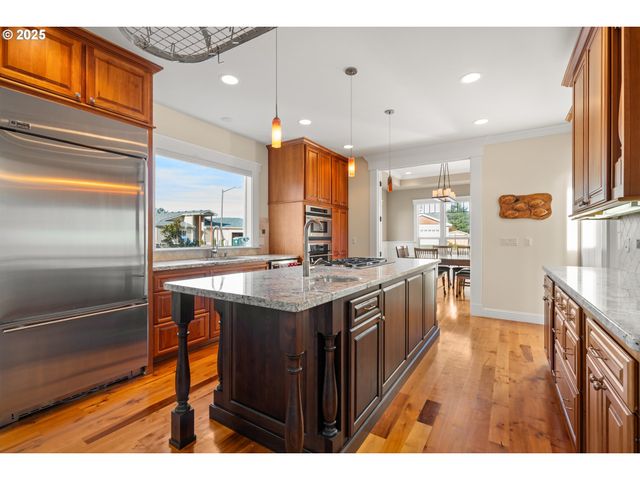 7208 EDGE CLIFF Dr, Brookings, OR 97415