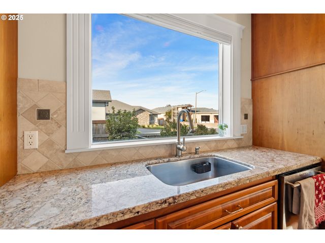 7208 EDGE CLIFF Dr, Brookings, OR 97415