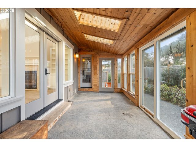 7208 EDGE CLIFF Dr, Brookings, OR 97415