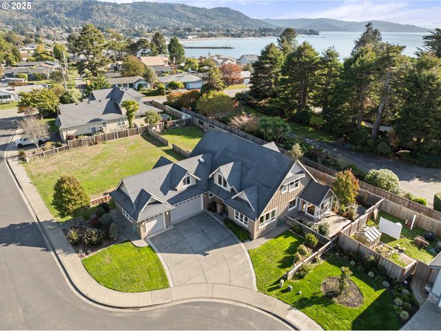 7208 EDGE CLIFF Dr, Brookings, OR 97415