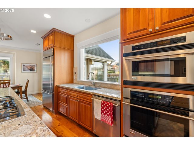 7208 EDGE CLIFF Dr, Brookings, OR 97415