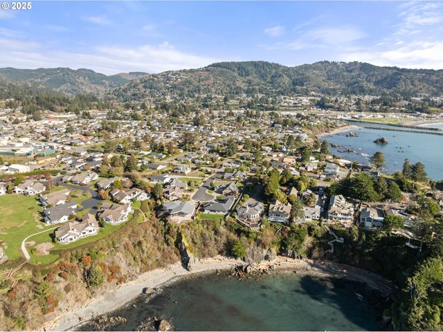 7208 EDGE CLIFF Dr, Brookings, OR 97415