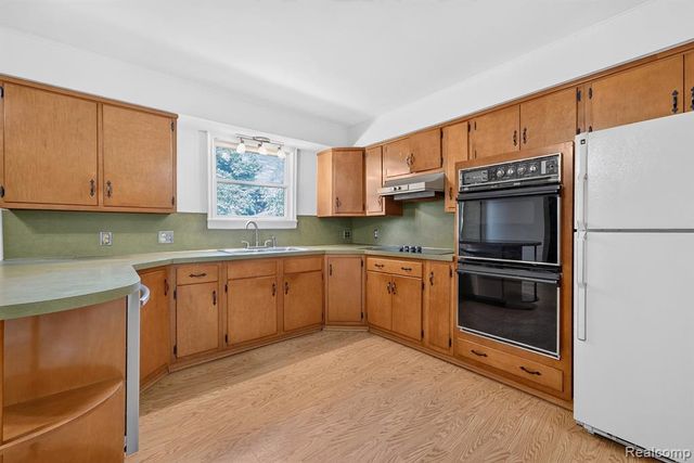2288 Gorno Street, Trenton, MI 48183