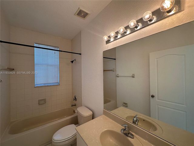 2755 SE 16th Ave 200, Homestead, FL 33035