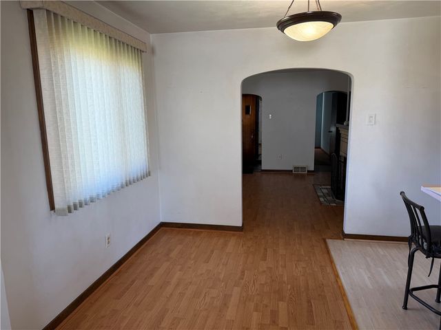 885 E Hill Dr, New Kensington, PA 15068