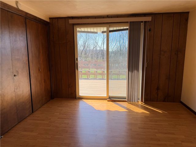 885 E Hill Dr, New Kensington, PA 15068