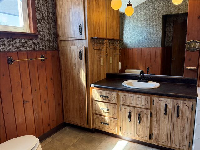 885 E Hill Dr, New Kensington, PA 15068