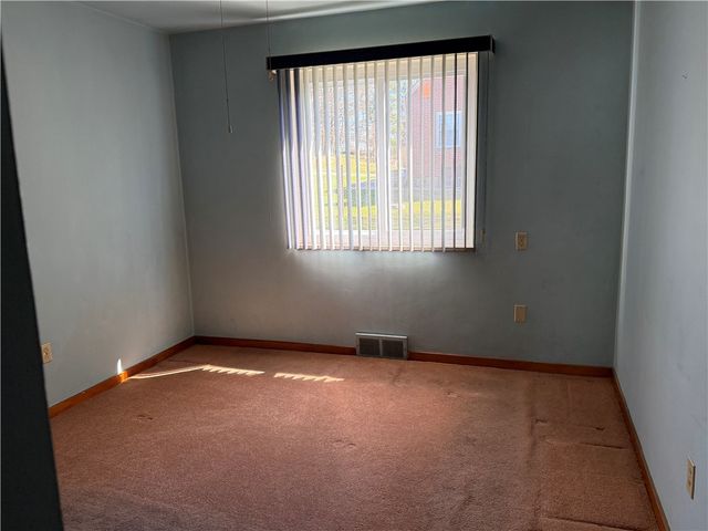 885 E Hill Dr, New Kensington, PA 15068