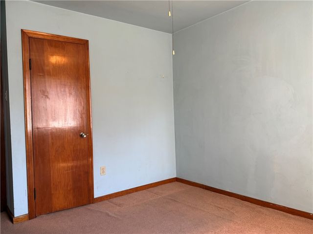 885 E Hill Dr, New Kensington, PA 15068