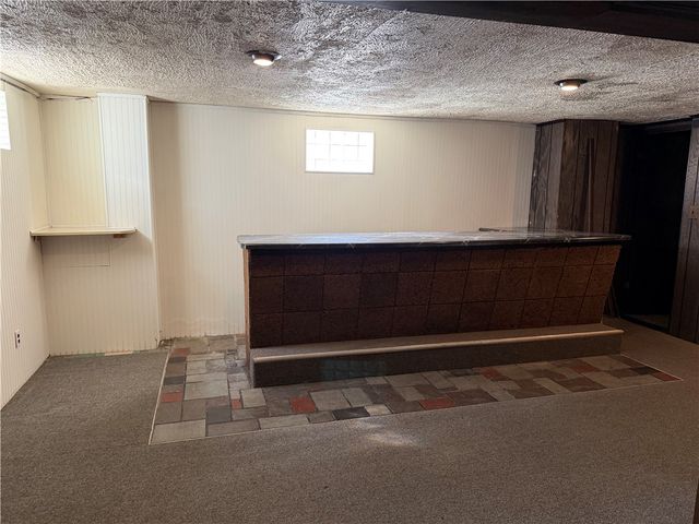 885 E Hill Dr, New Kensington, PA 15068