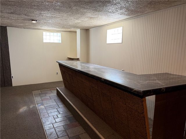 885 E Hill Dr, New Kensington, PA 15068