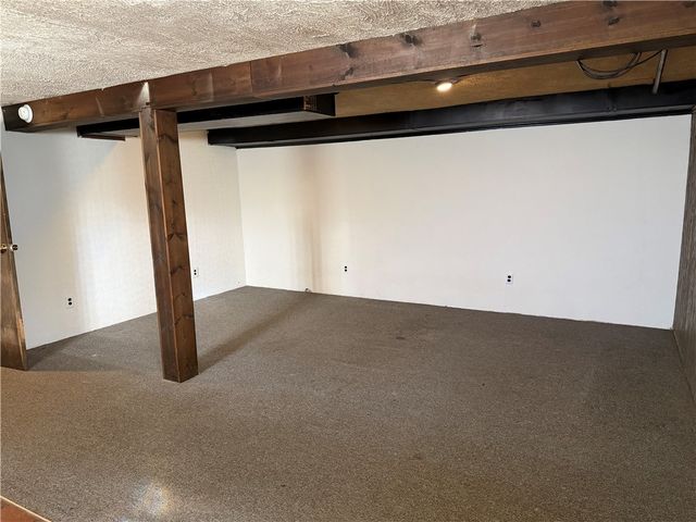 885 E Hill Dr, New Kensington, PA 15068